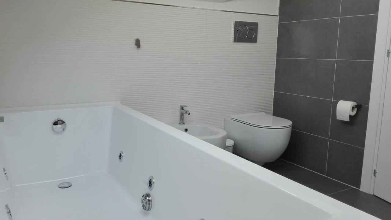 Отель Tivoli Shortlets - Catania Сан-Грегорио-ди-Катания Экстерьер фото
